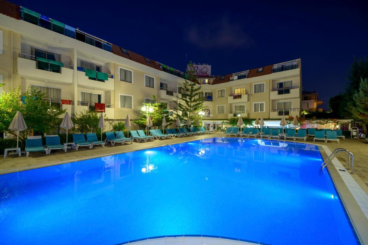 Risus Hotel Side Exteriér fotografie