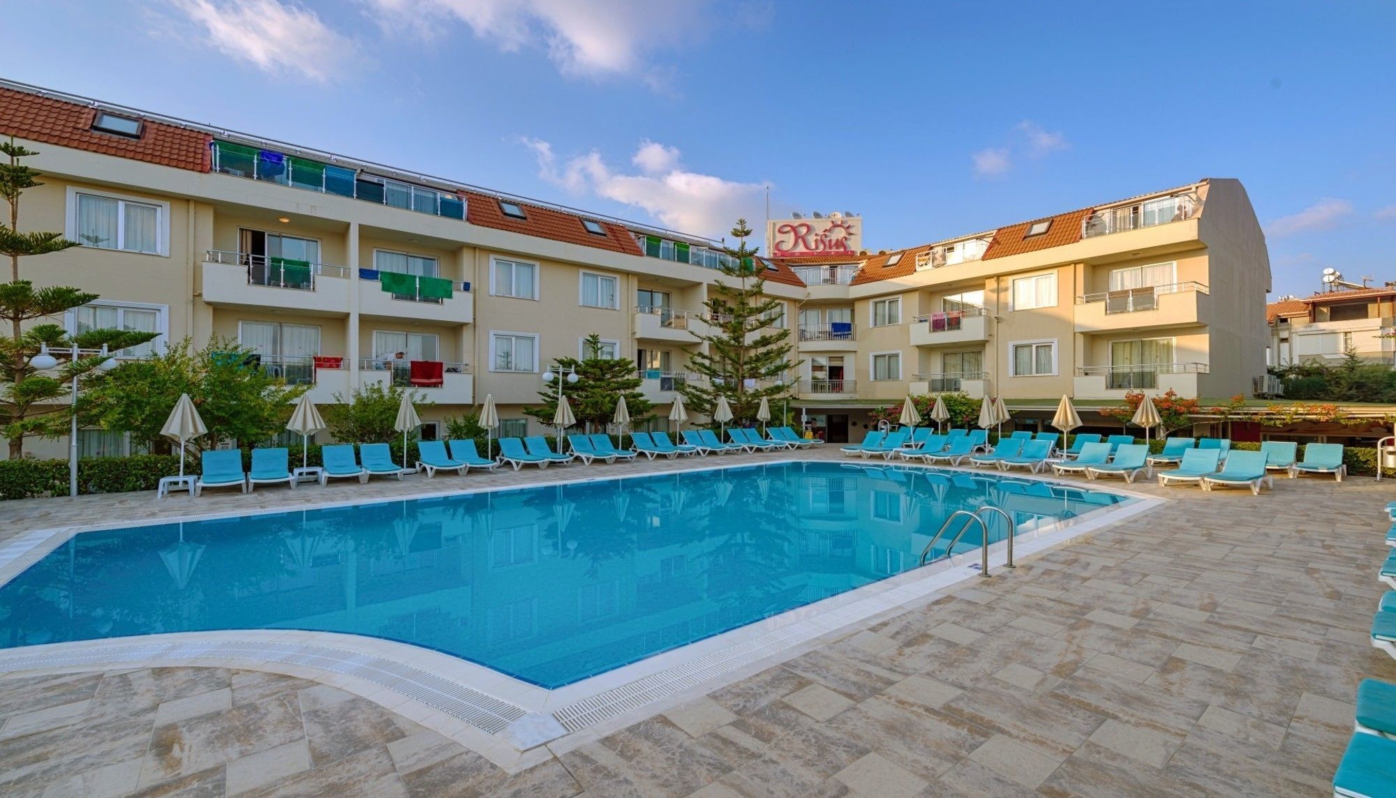 Risus Hotel Side Exteriér fotografie